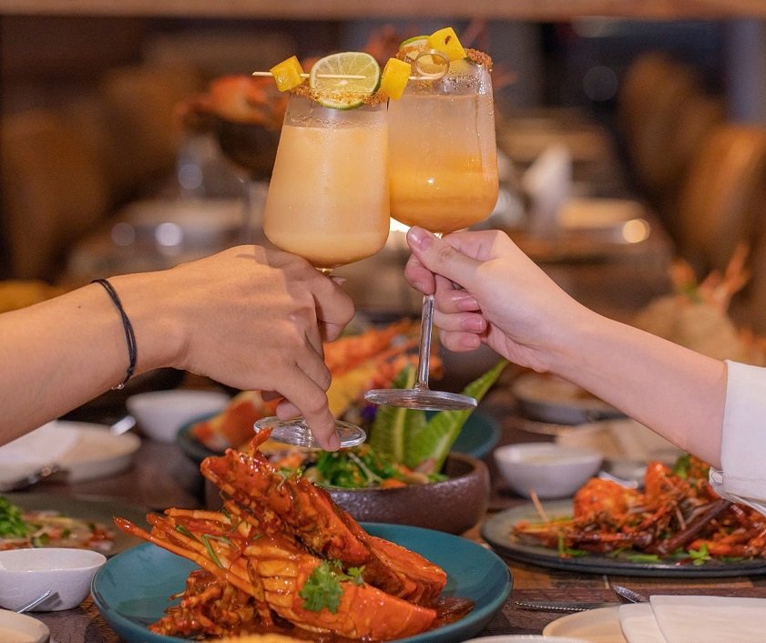 All Seasons Buffer offers an exclusive Da Nang seafood buffet experience