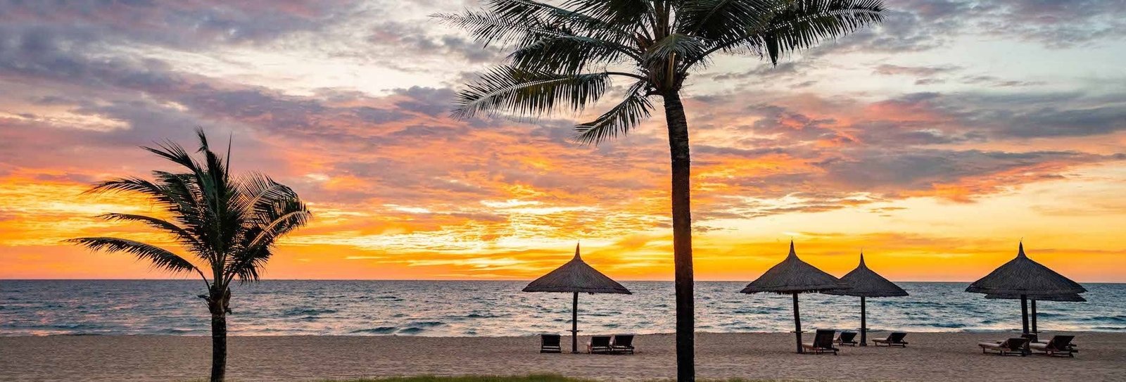 Long Beach offers the best sunset view in Phu Quoc