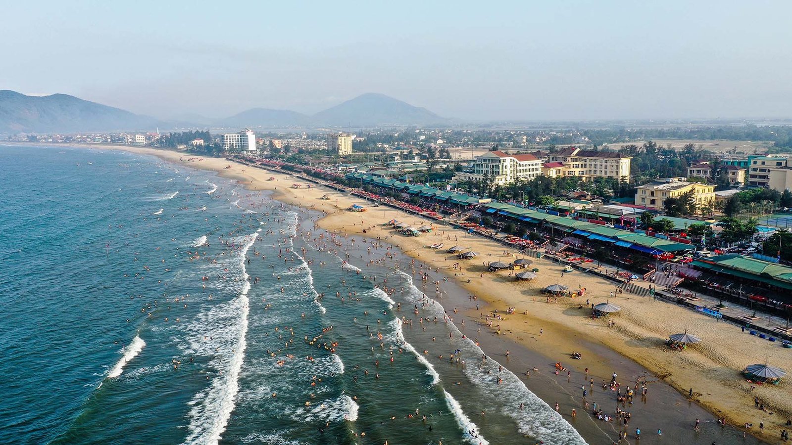 Thien Cam Beach is one of the most popular beaches in Ha Tinh