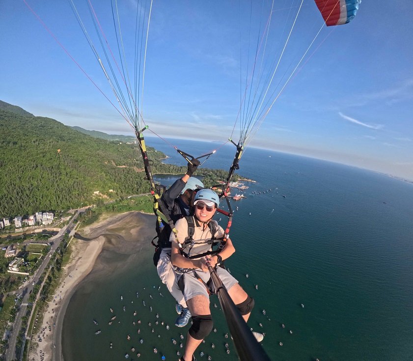 paragliding in da nang
