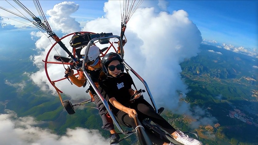 Best time to experience paragliding in Da Nang